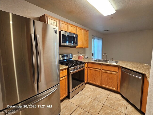 Photo - 9998 Fine Fern St