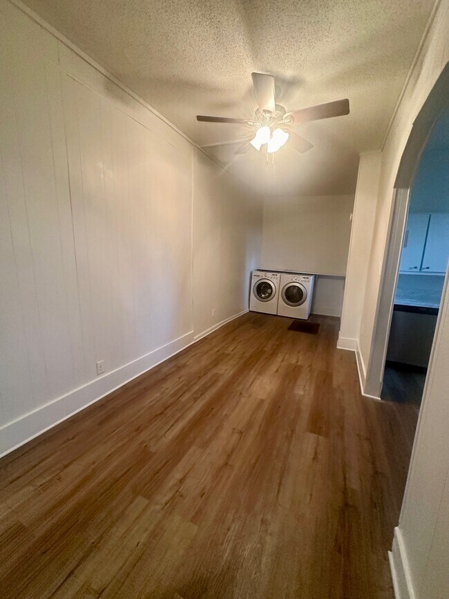 Photo - 670 Goodman St