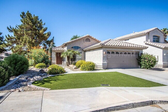 Photo - 407 W Colt Rd