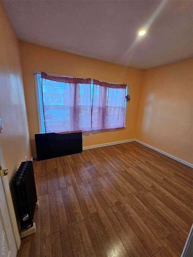 Photo - 109-38-109135 135th St