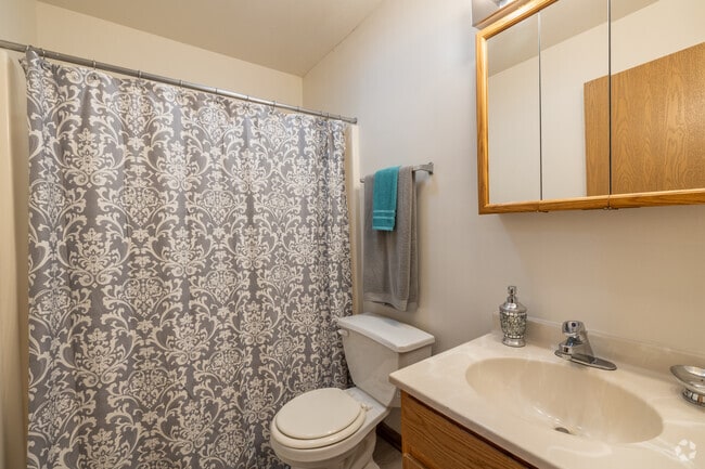 2BR, 1BA - 653SF