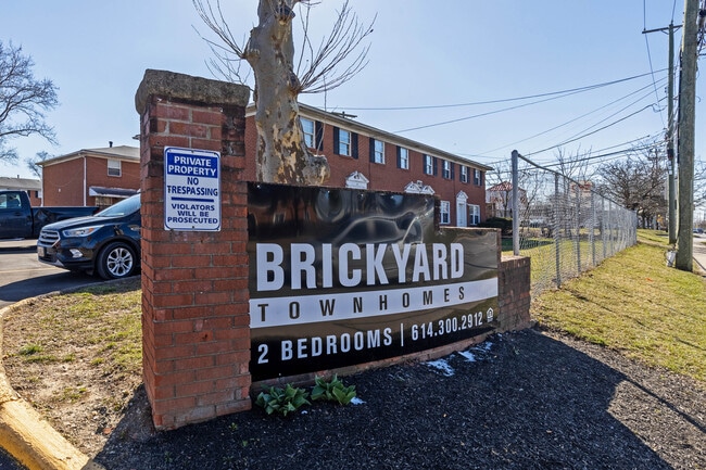 Brickyard 60th - Brickyard 60th Apartments