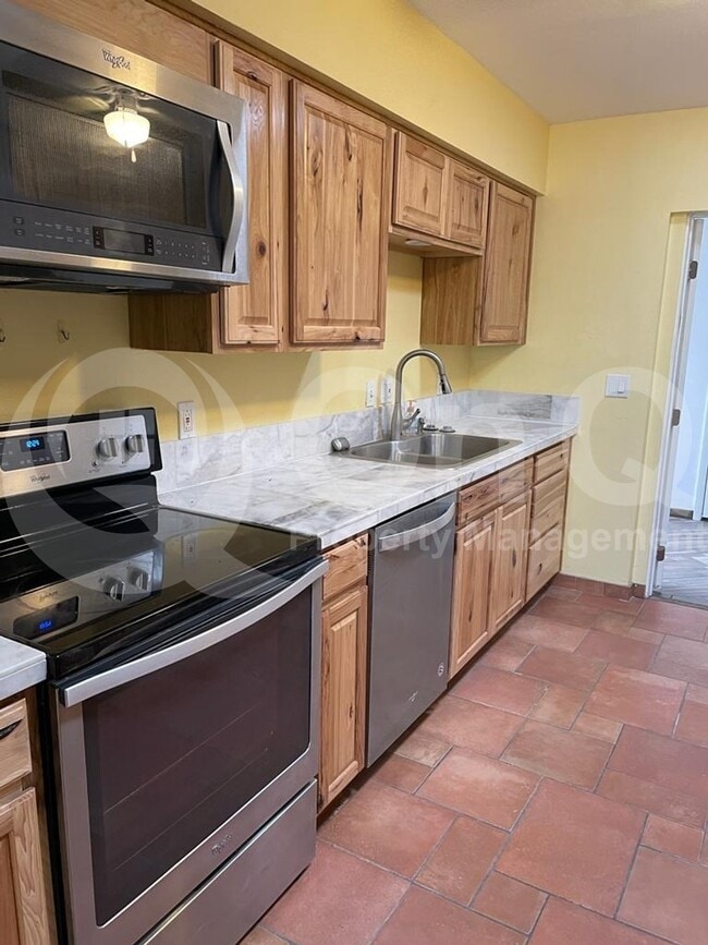 Building Photo - 2831 N Fontana Ave Rental