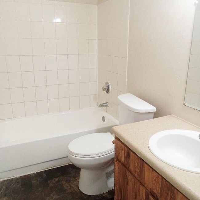 SE 30th St 5030 - 5030 SE 30th St