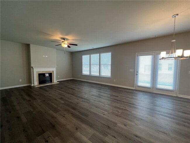 Photo - 213 Creek View Pl