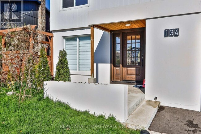 Photo - 134 Ridgebank Ct