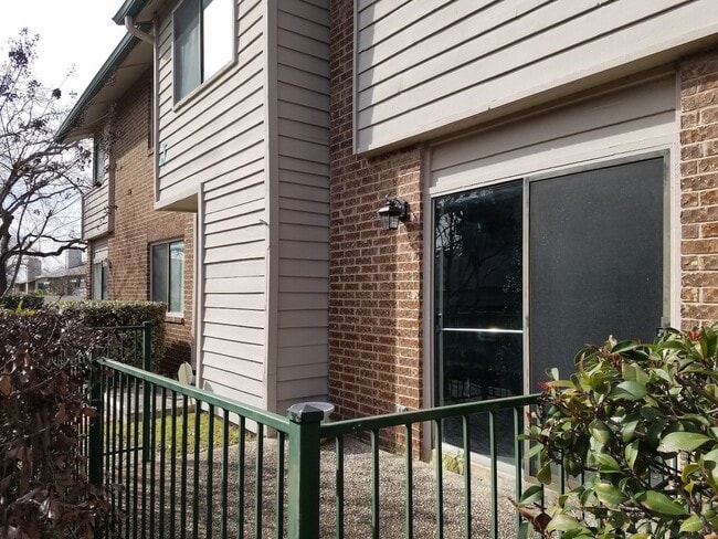 Photo - Adorable 2 bedroom townhome style Condo