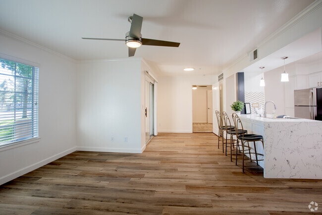 2BR, 1BA - 847SF
