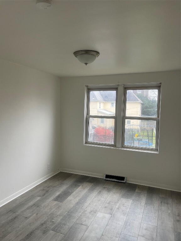 Photo - 223 Squires Ave Apartamento