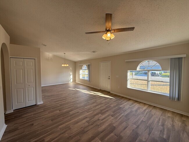 Photo - 48 Pennsylvania Ln