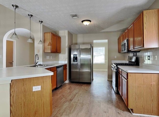 Photo - 320 Birchmere Close SW