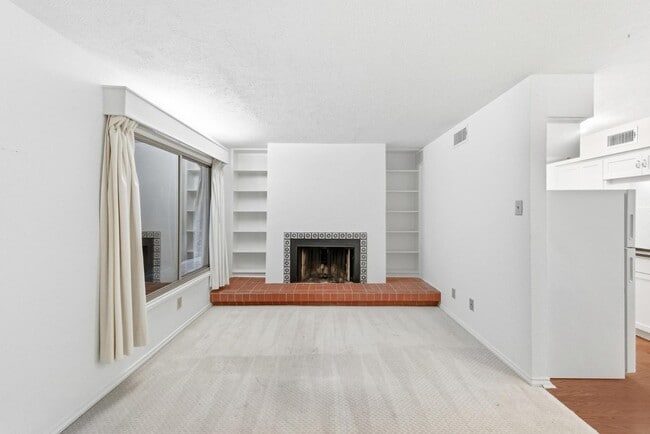 Photo - 505 W 7th St