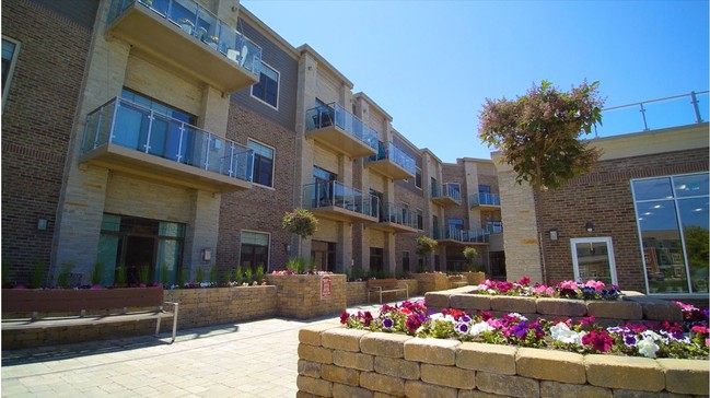 Mequon Reserve - Mequon Reserve Apartments