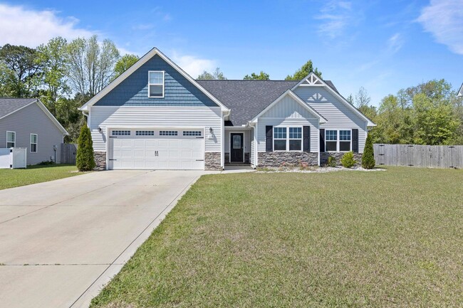 Building Photo - 3 bedroom with BONUS room in community pool neighborhood!