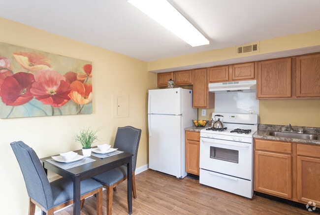 2BR, 1BA - 659 SF - Day Village Townhomes