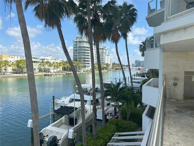5900 Collins Ave