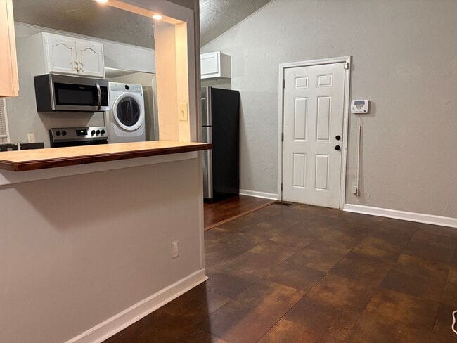 Photo - 2 Bedroom, 1 Bathroom House in High Point!