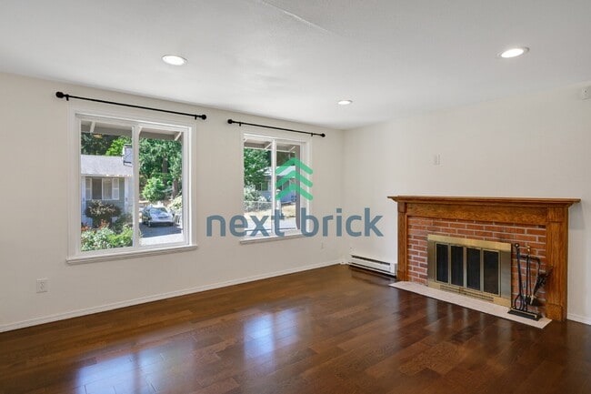 "Spacious 4-Bedroom Haven with 2.5 Baths in Everett – 2,424 Sq Ft of Comfort!"