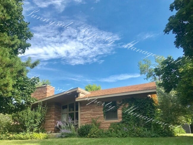 Building Photo - 1515-1525 Kalmia Unit 2