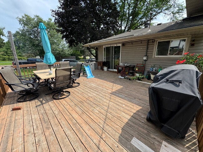 Photo - "Experience Elegant Living: 4-Bed Home with Granite Touches & Cozy Fireplace in Cottage Grove!"