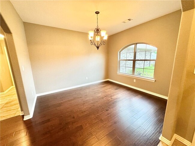 Photo - 430 Carlson St