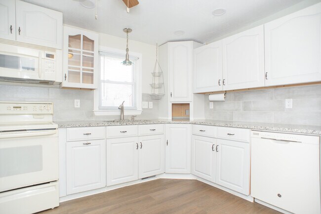 lots of storage, granite counters - 1429 Virginia Ave Unit A