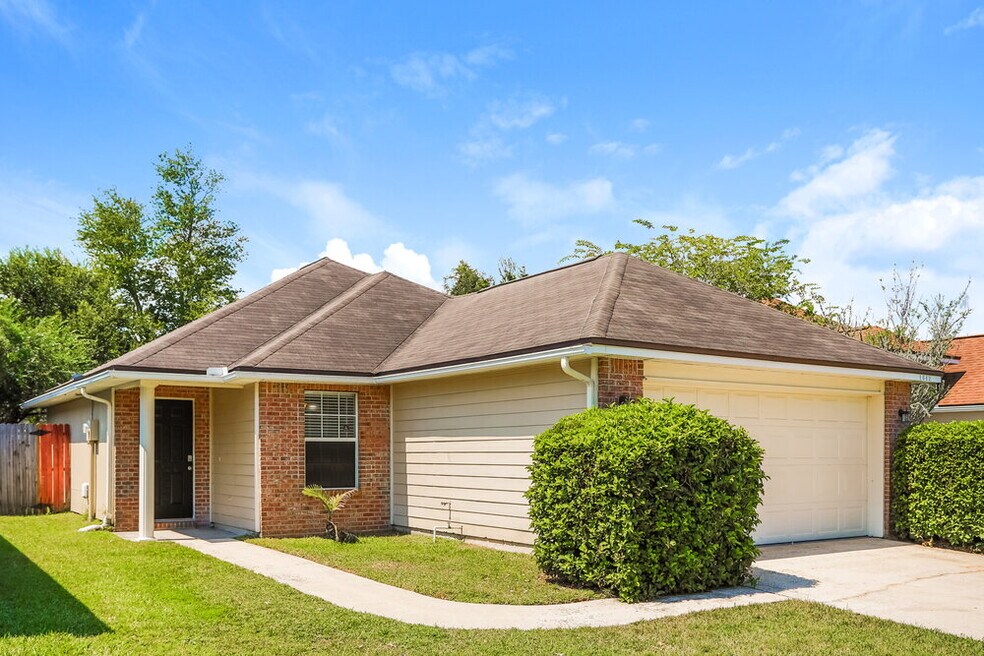 1542 Slash Pine Ct