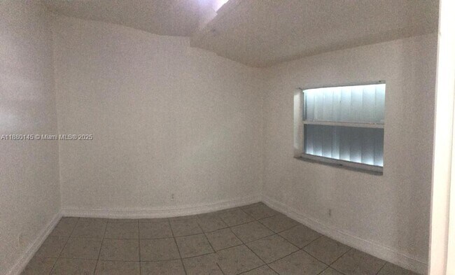 Photo - 2830 Monroe St
