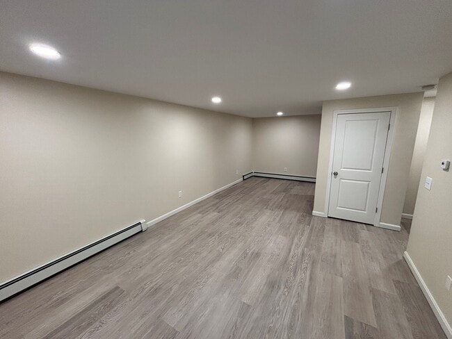 Building Photo - Tower Hill Landings