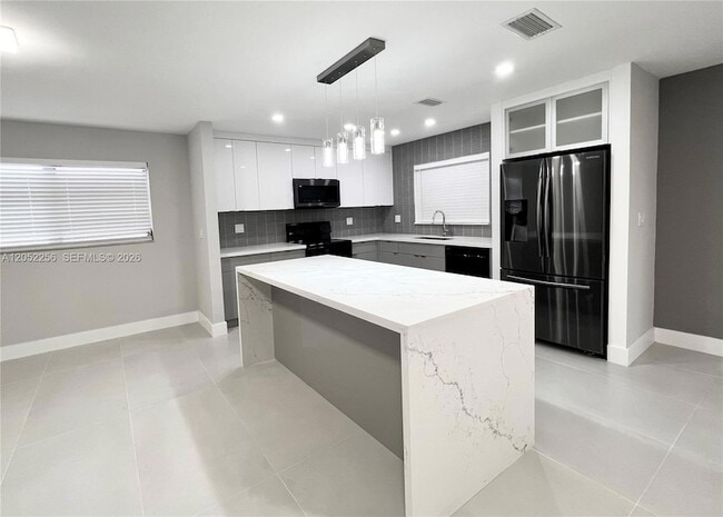 Photo - 240 SE 7th St