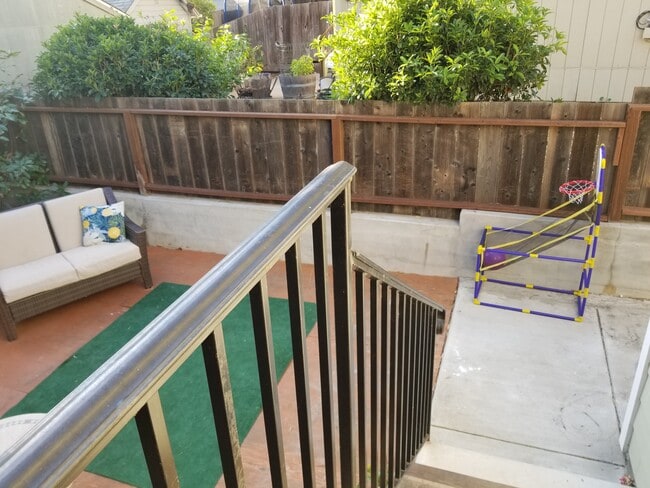 Building Photo - 2913 Carmel St