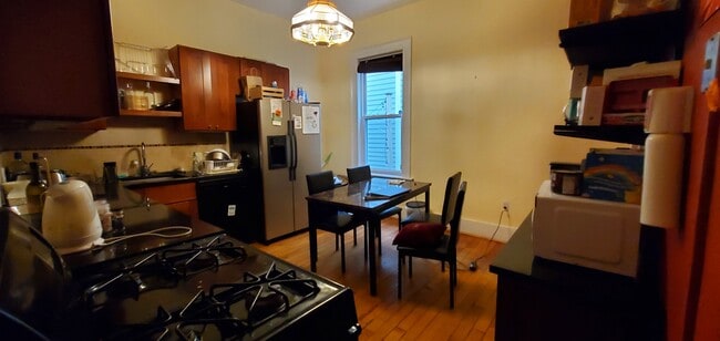 Eat-in Kitchen - 1 Jess Street