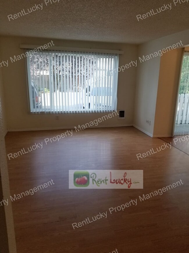 Photo - Cannon RE - 201 Pacific Unidad A