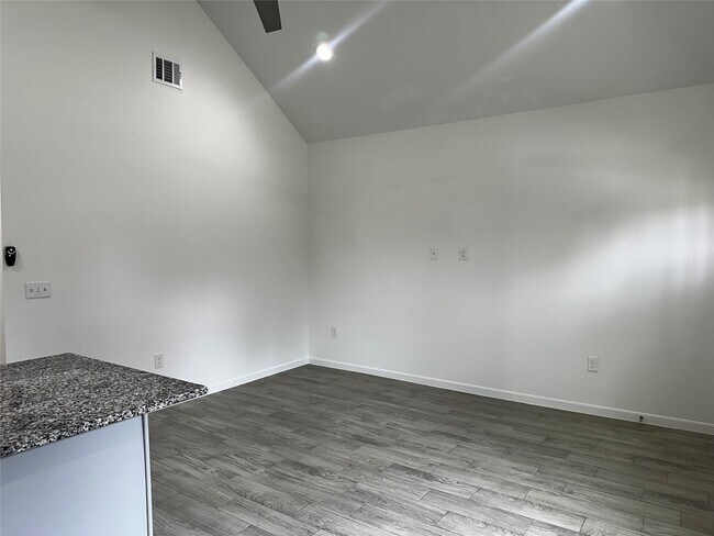 16686 E Lynbrook