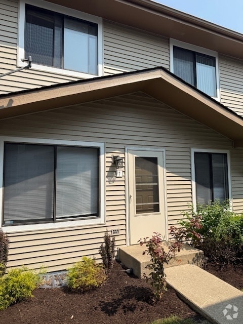 Building Photo - 29W572 Winchester Cir S Rental
