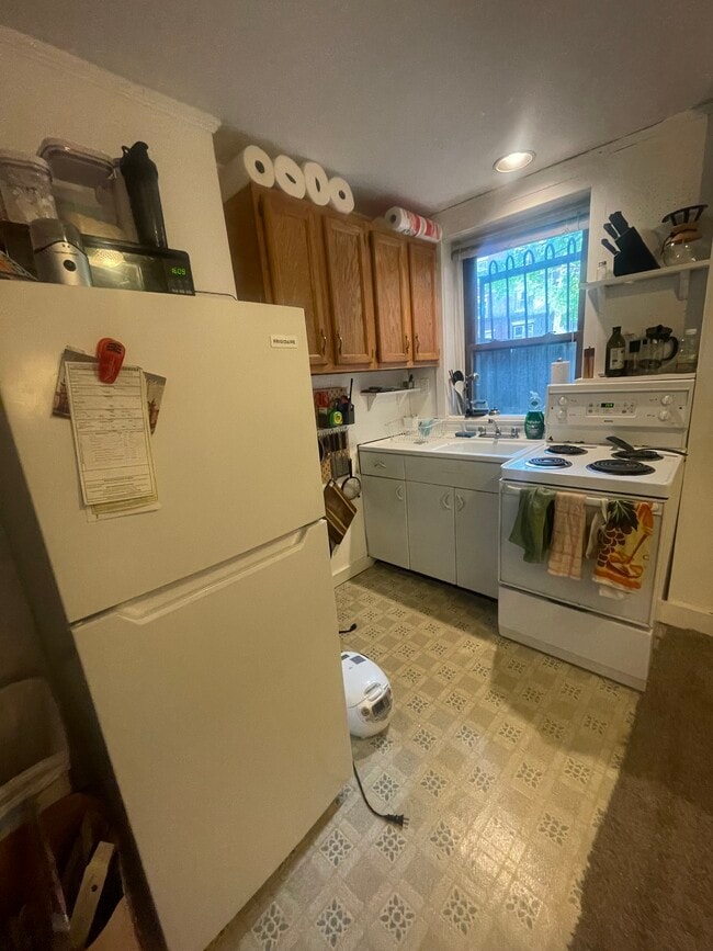 Building Photo - 462 Park Dr Unit 11