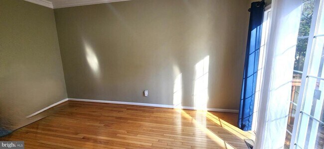 Photo - 223 Wintergull Ln