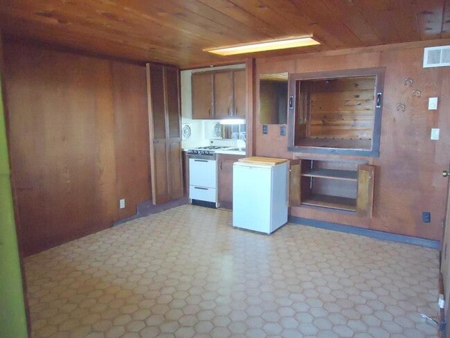 Photo - Cozy Seacliff Studio With Panoramic Ocean ...