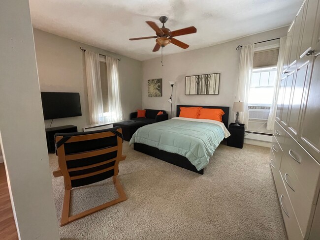 Photo - 106 S Fairmount St Unidad Furnished Studio Apt.