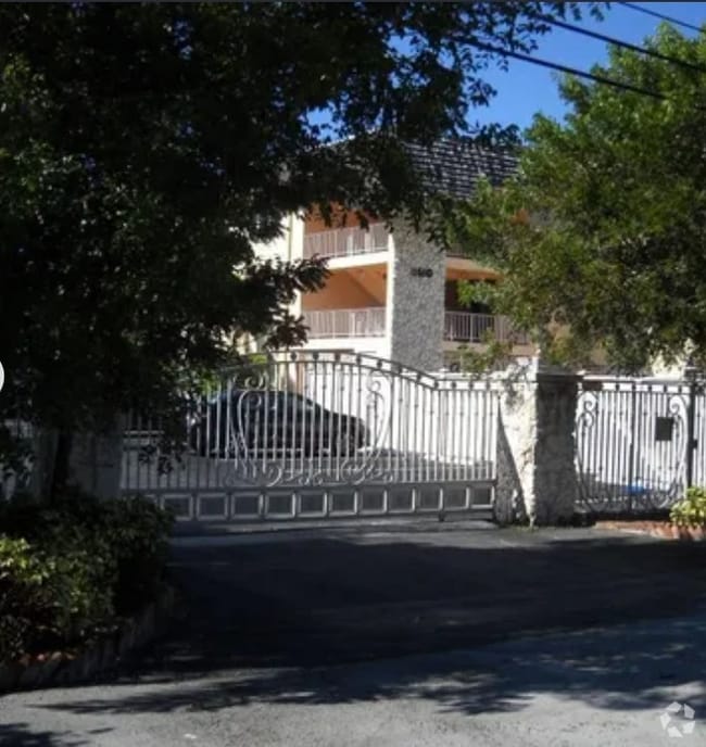Building Photo - 11610 N Bayshore Dr Unit 1H Rental