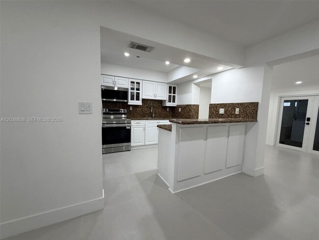 Photo - 501 NW 25th Ct