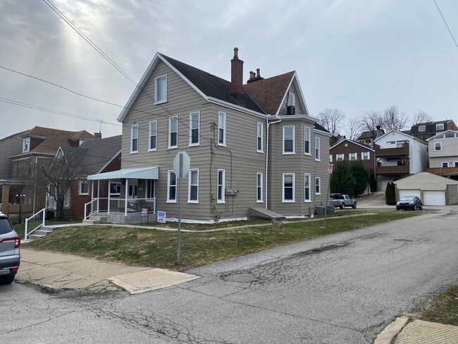 Building Photo - 114 Olympia St Unit 3