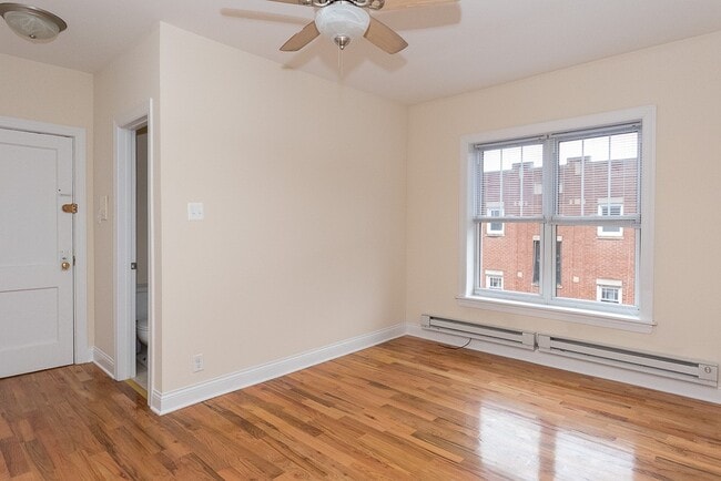 Photo - 905 W Cornelia Ave Unit J04P