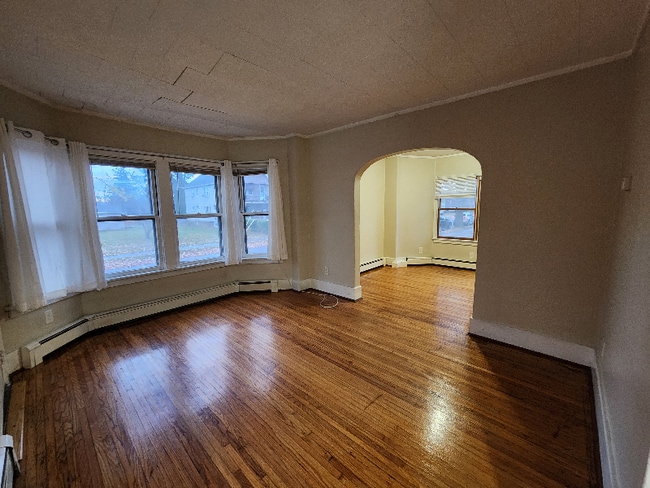 Building Photo - 121 McKinley Pkwy Rental