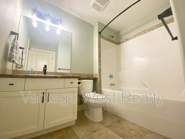 Photo - 2551-2551 Shoreline Dr