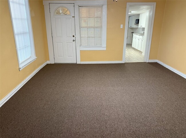 Photo - 723-727 W 27th St