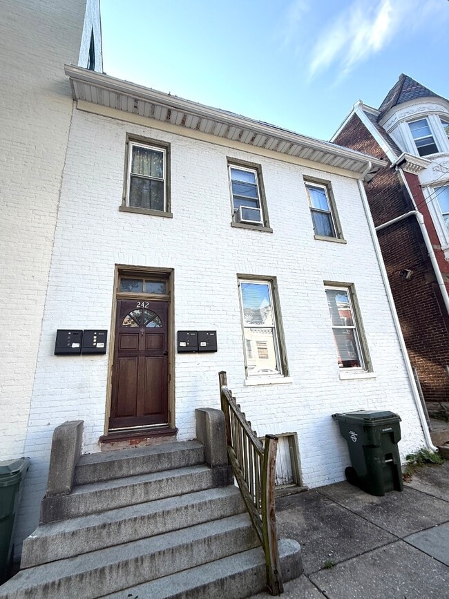 Building Photo - 242 S Potomac St Rental