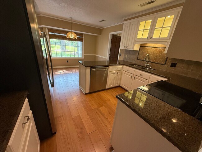 Photo - 4 Bedroom Brick Home in Alice Drive Area!