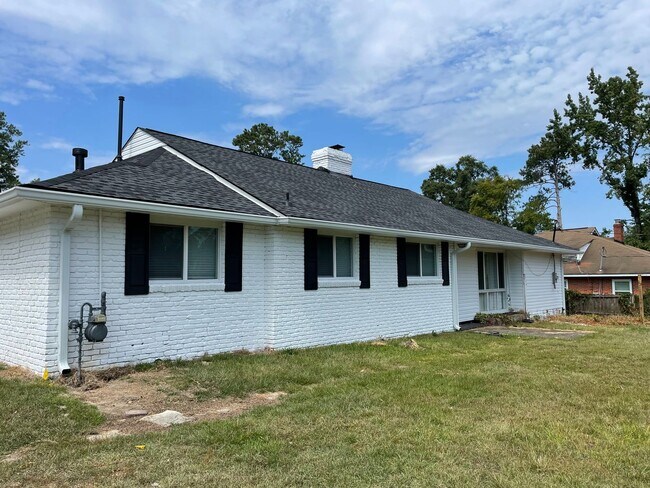 Photo - 3 Bedroom / 2 Bath Home Near Campus!