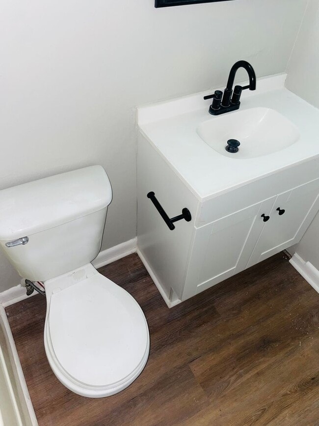 Building Photo - Duplex near Lake Jackson